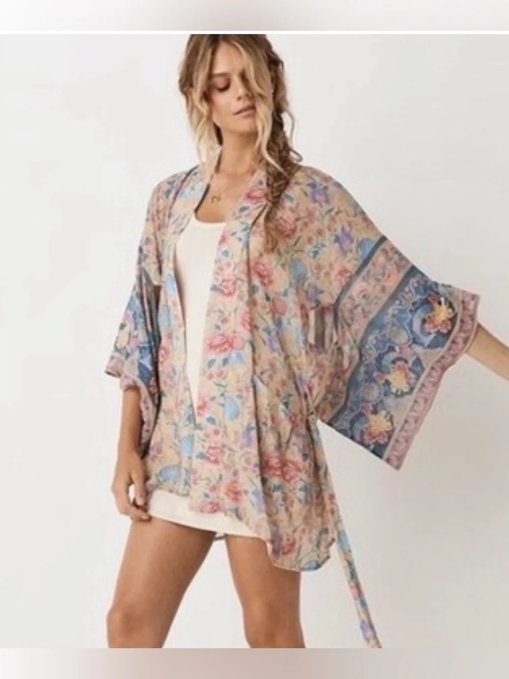 Spell Seashell Short Robe - Picture 1 of 11